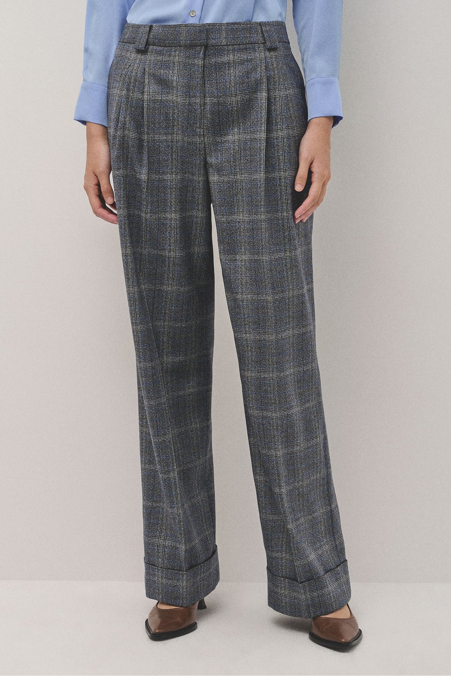 Grey and blue wales check wool tailored pants with rolled-up hem