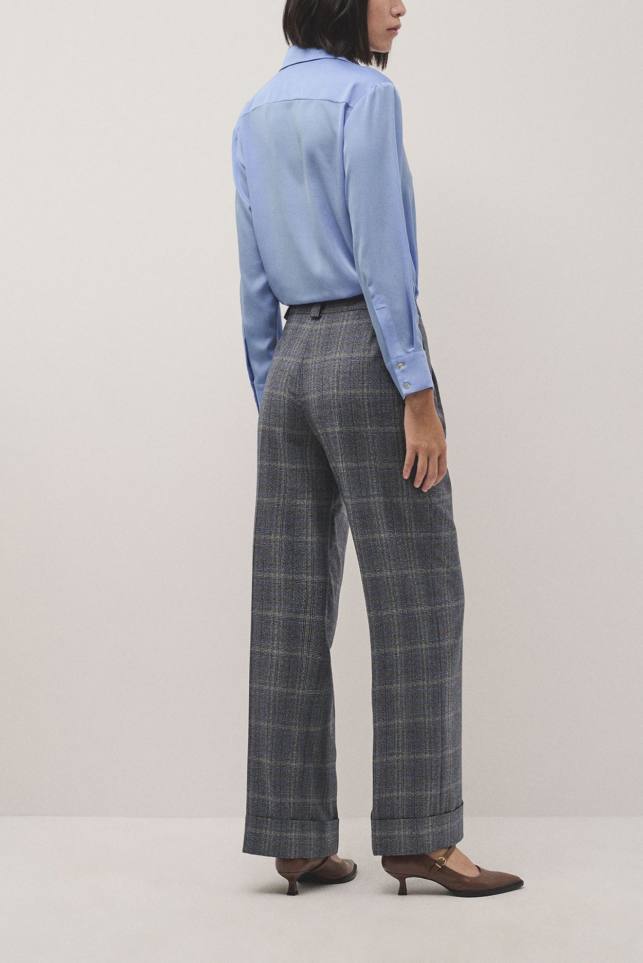 Grey and blue wales check wool tailored pants with rolled-up hem