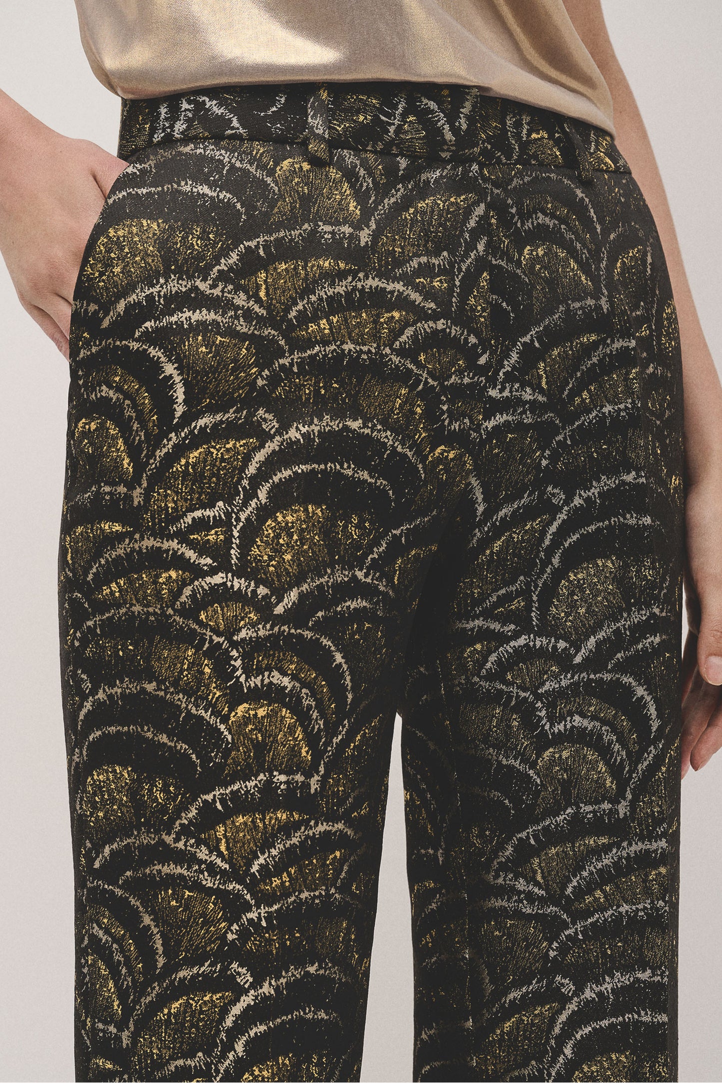 Straight jacquard golden waves pants