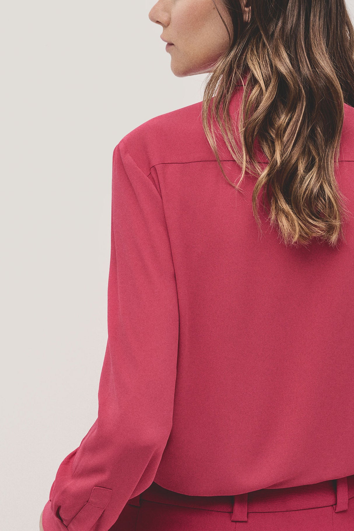 Raspberry shirt with central pleat in flaire crepe