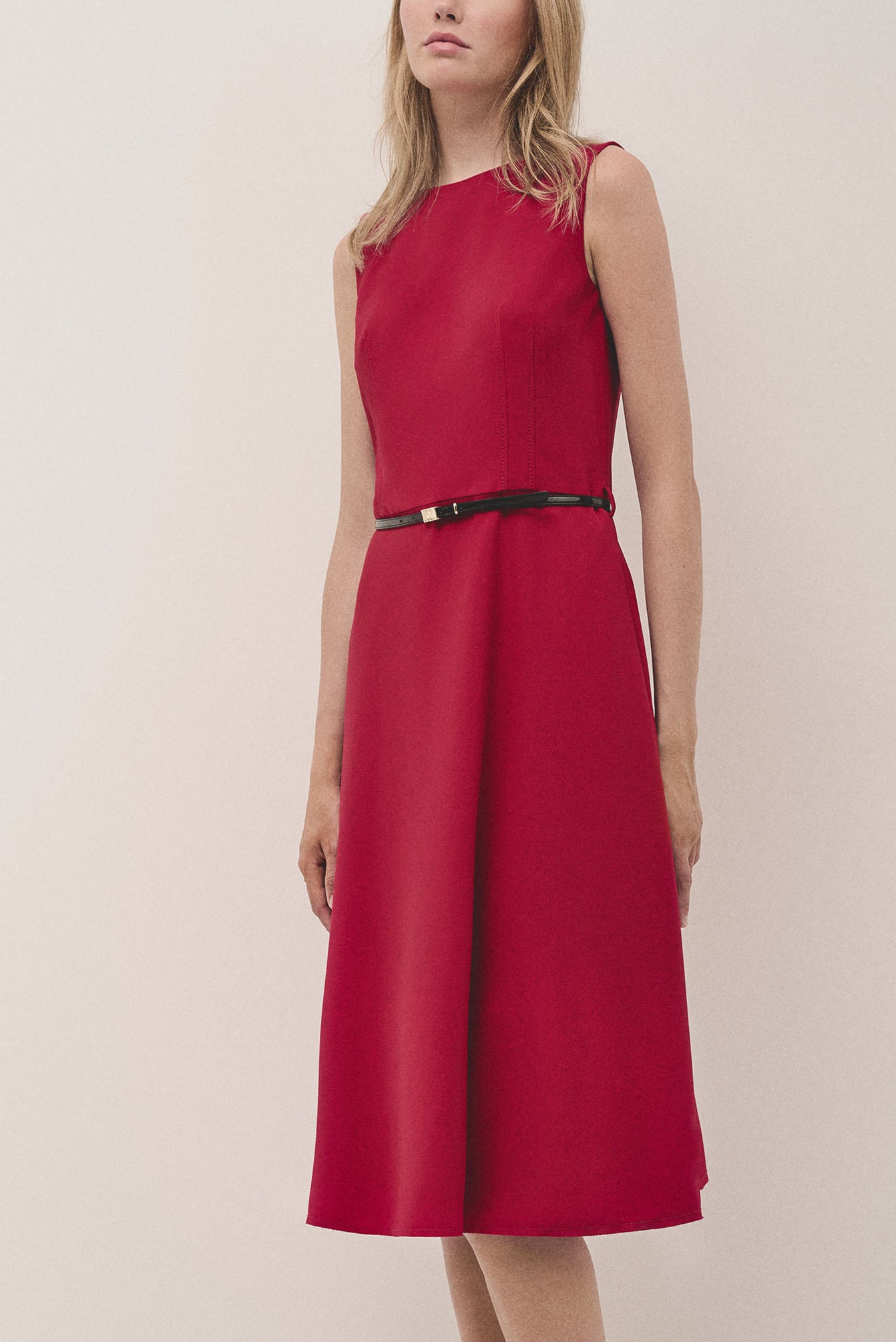 Sleeveless midi dress in red crepe