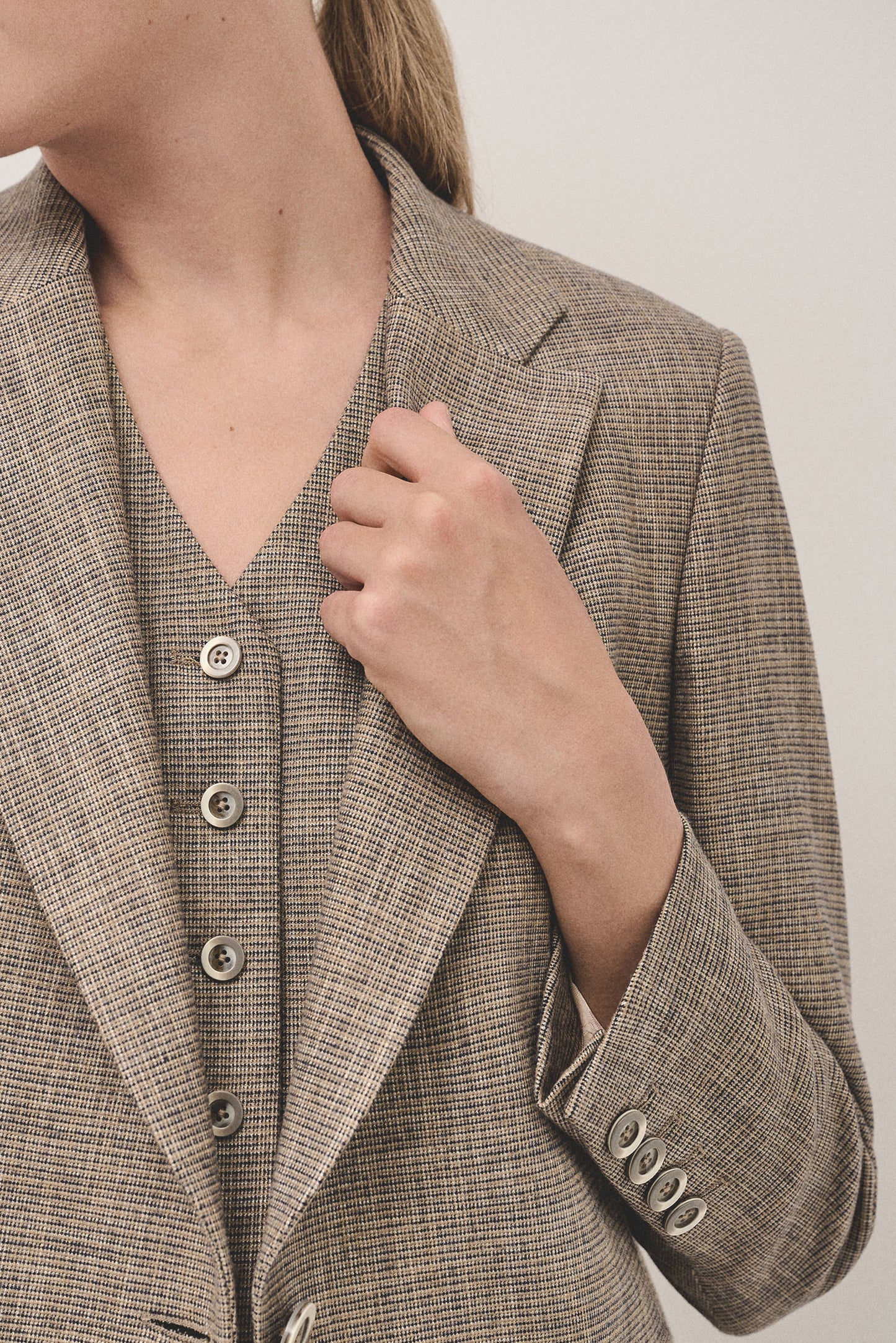 Beige and blue microprint blazer with one button