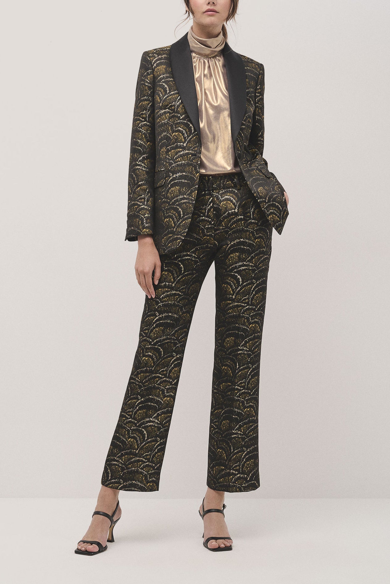 Golden wave jacquard tuxedo jacket with one button