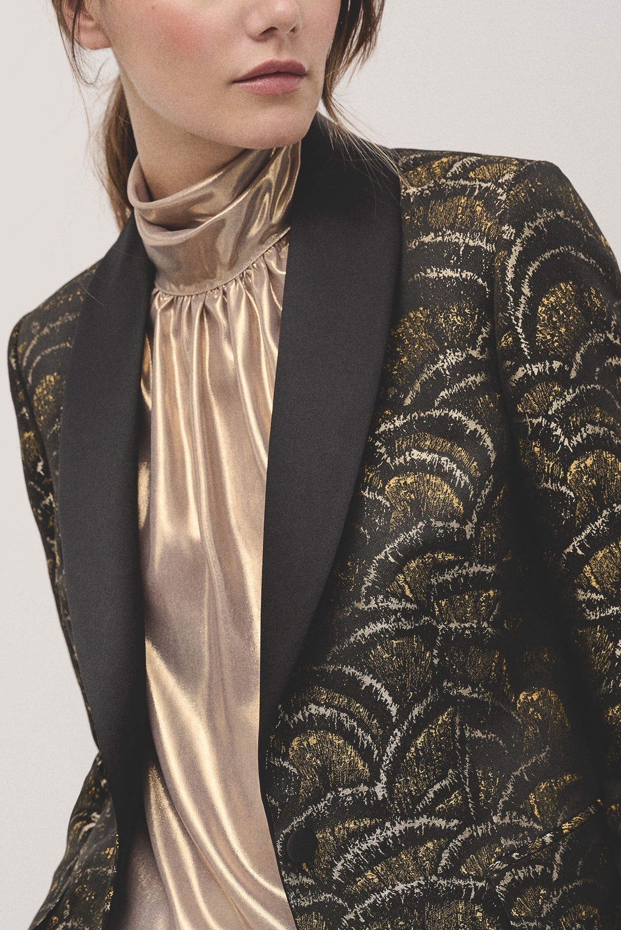 Golden wave jacquard tuxedo jacket with one button