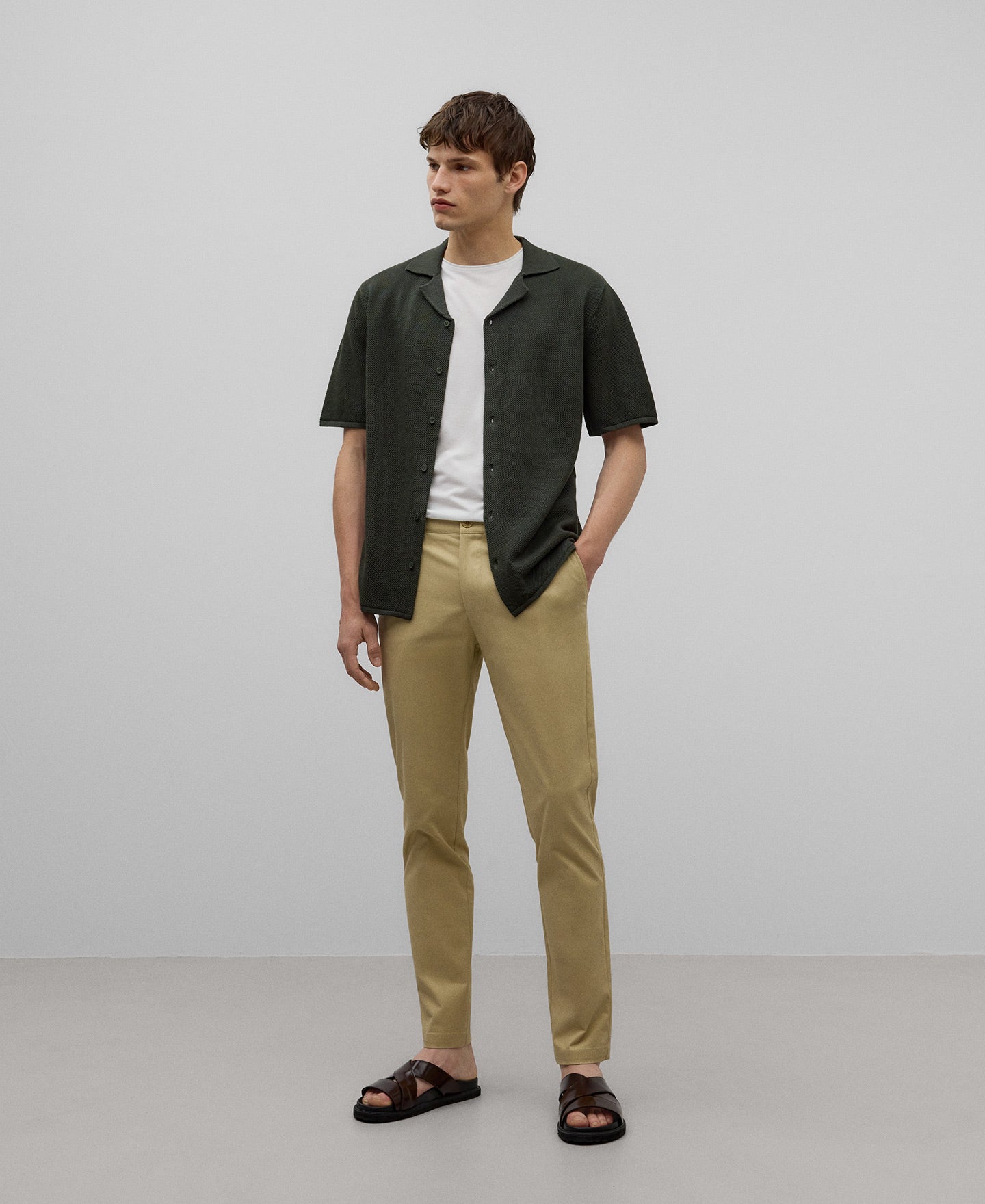 Slim fit cotton chino trousers man in camel