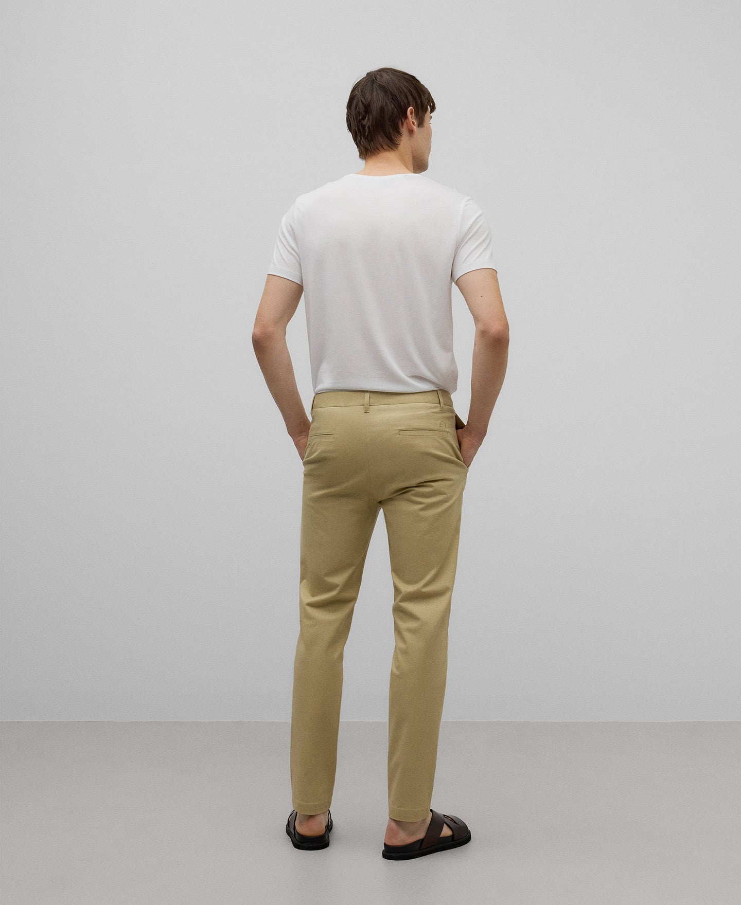 Slim fit cotton chino trousers man in camel