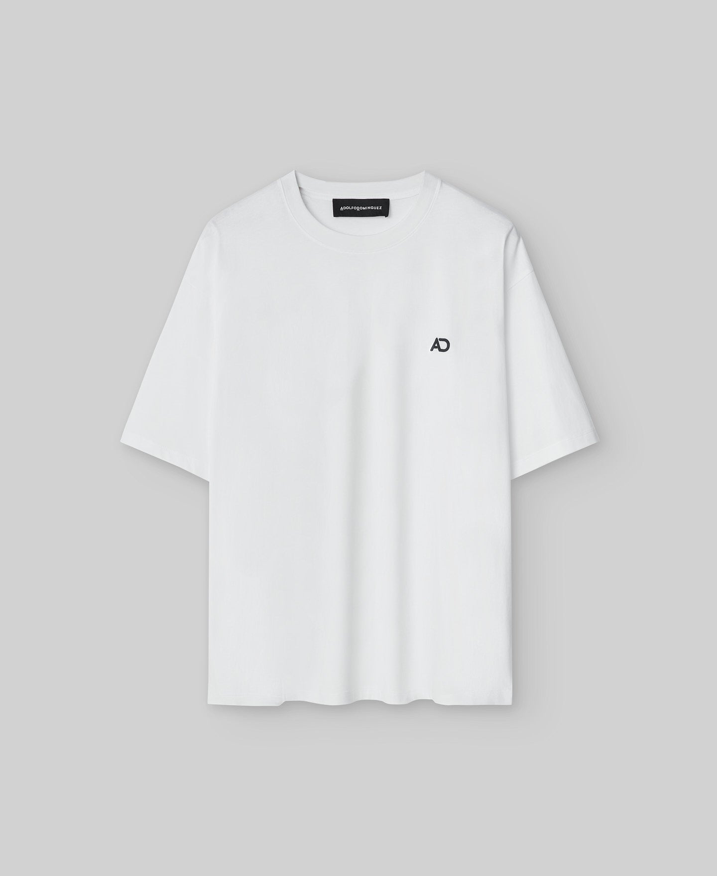 White T-shirt with contrasting logo man in white