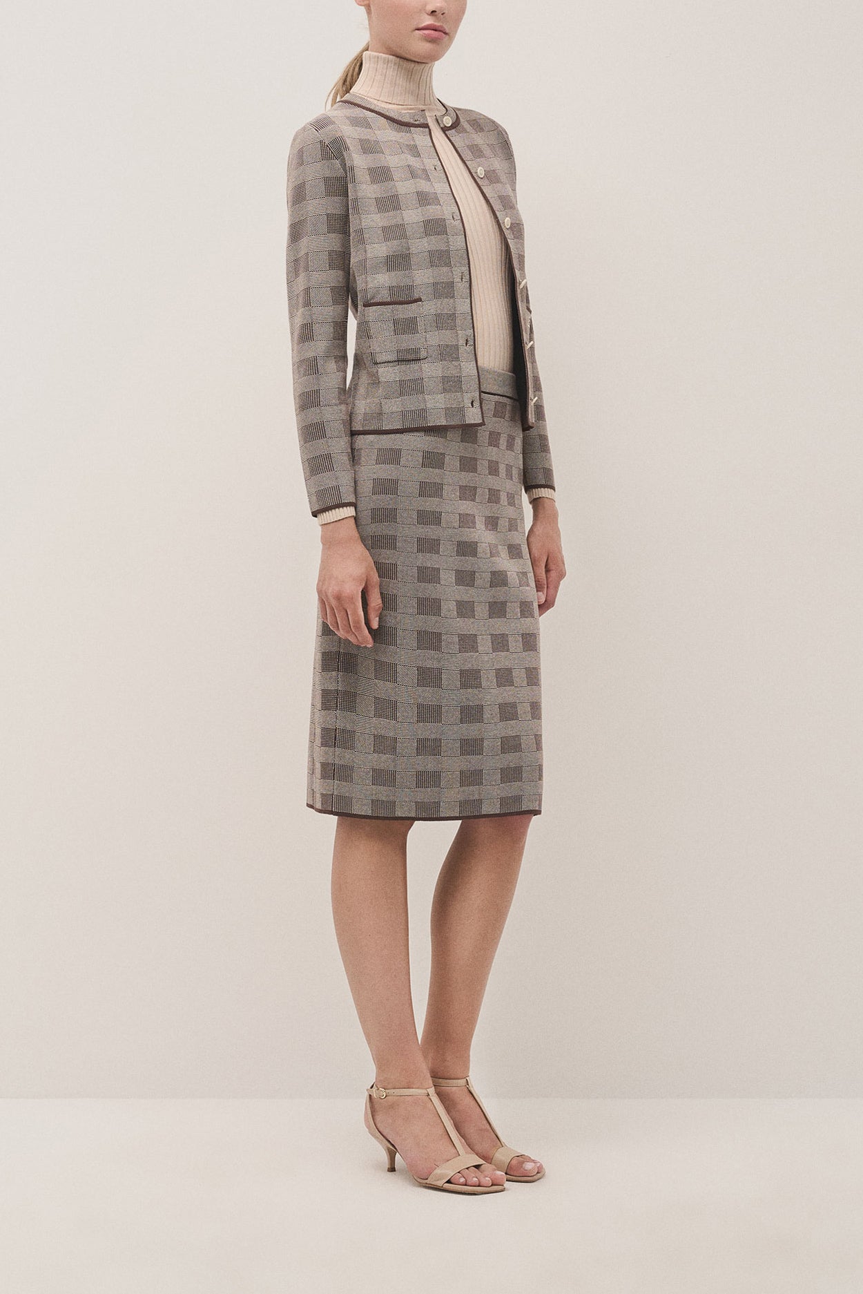 Brown checked knited jacket