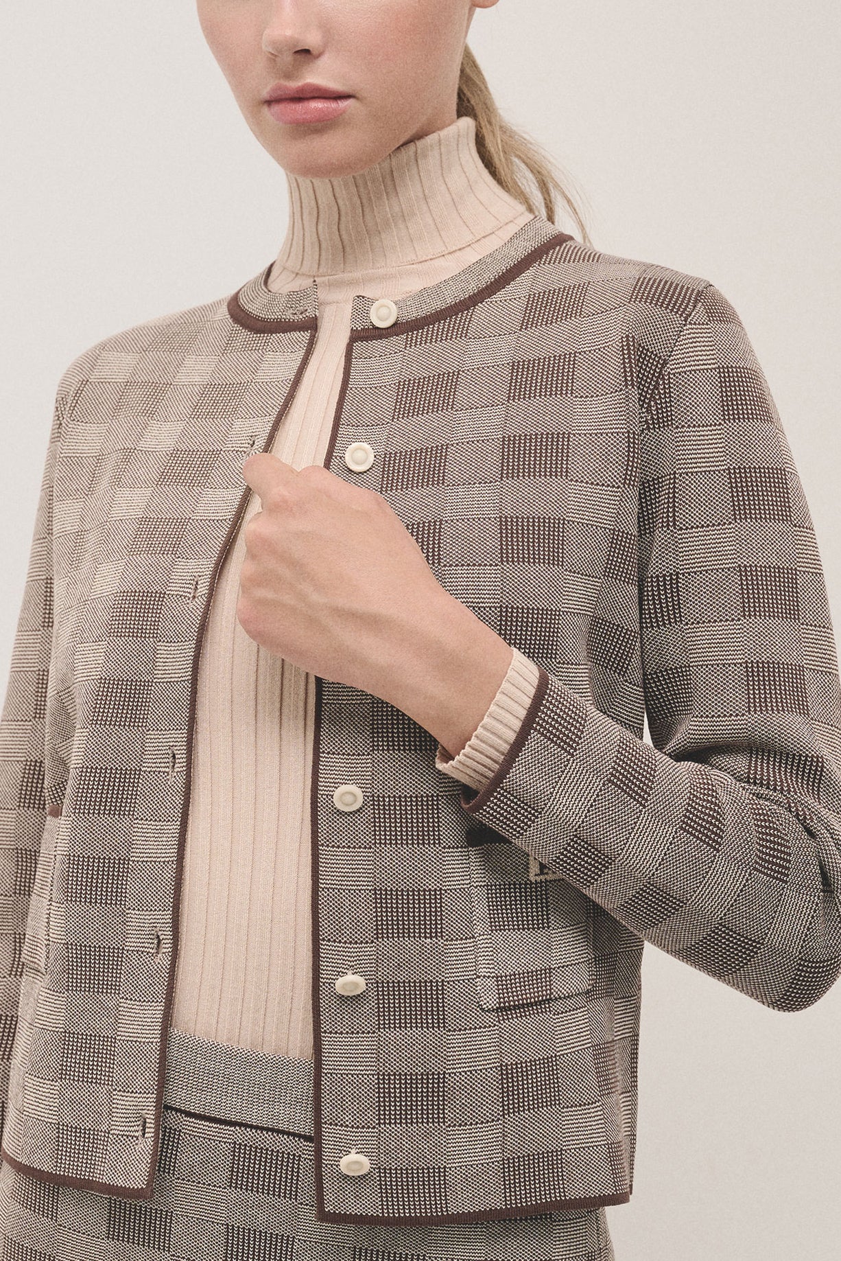 Brown checked knited jacket