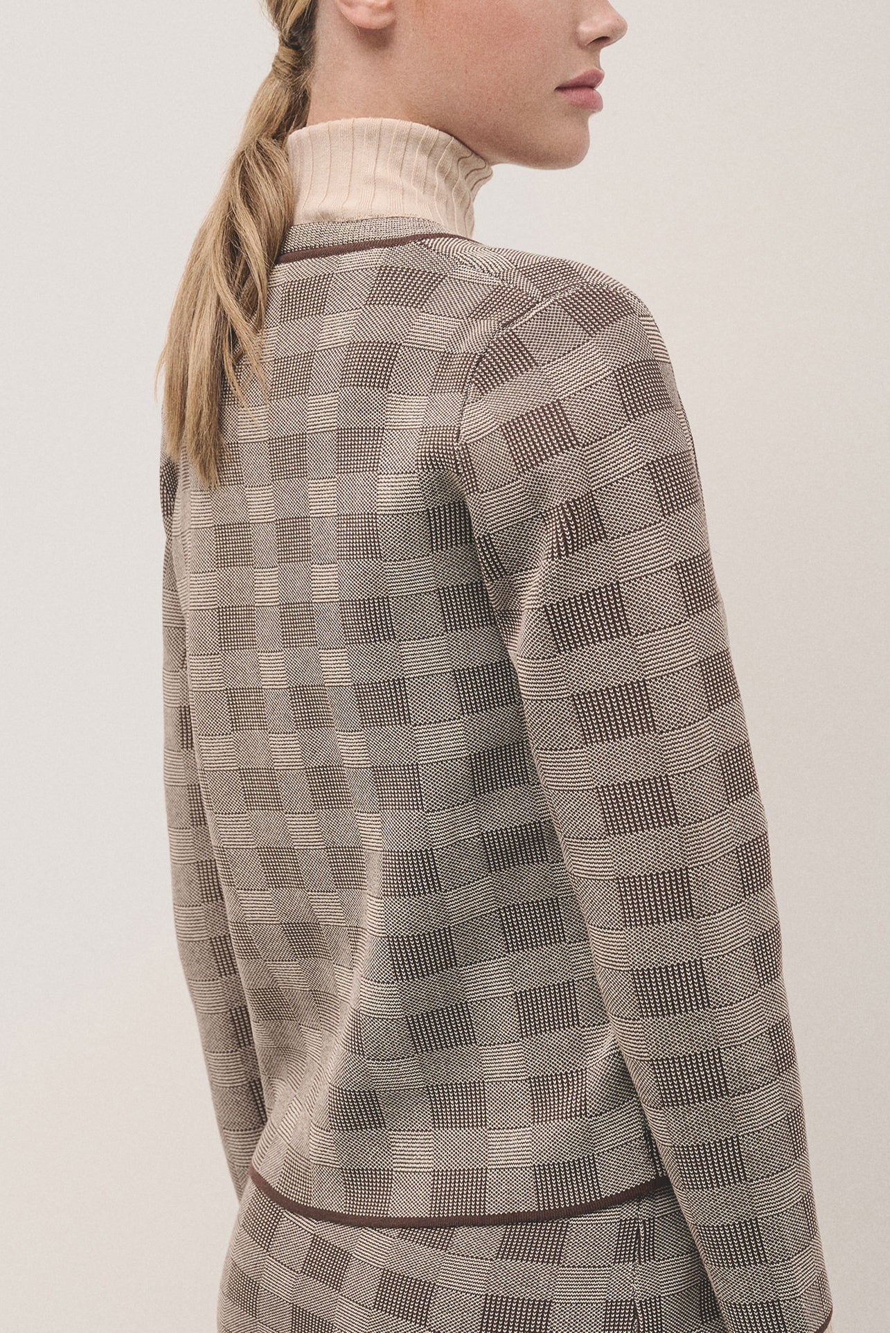 Brown checked knited jacket