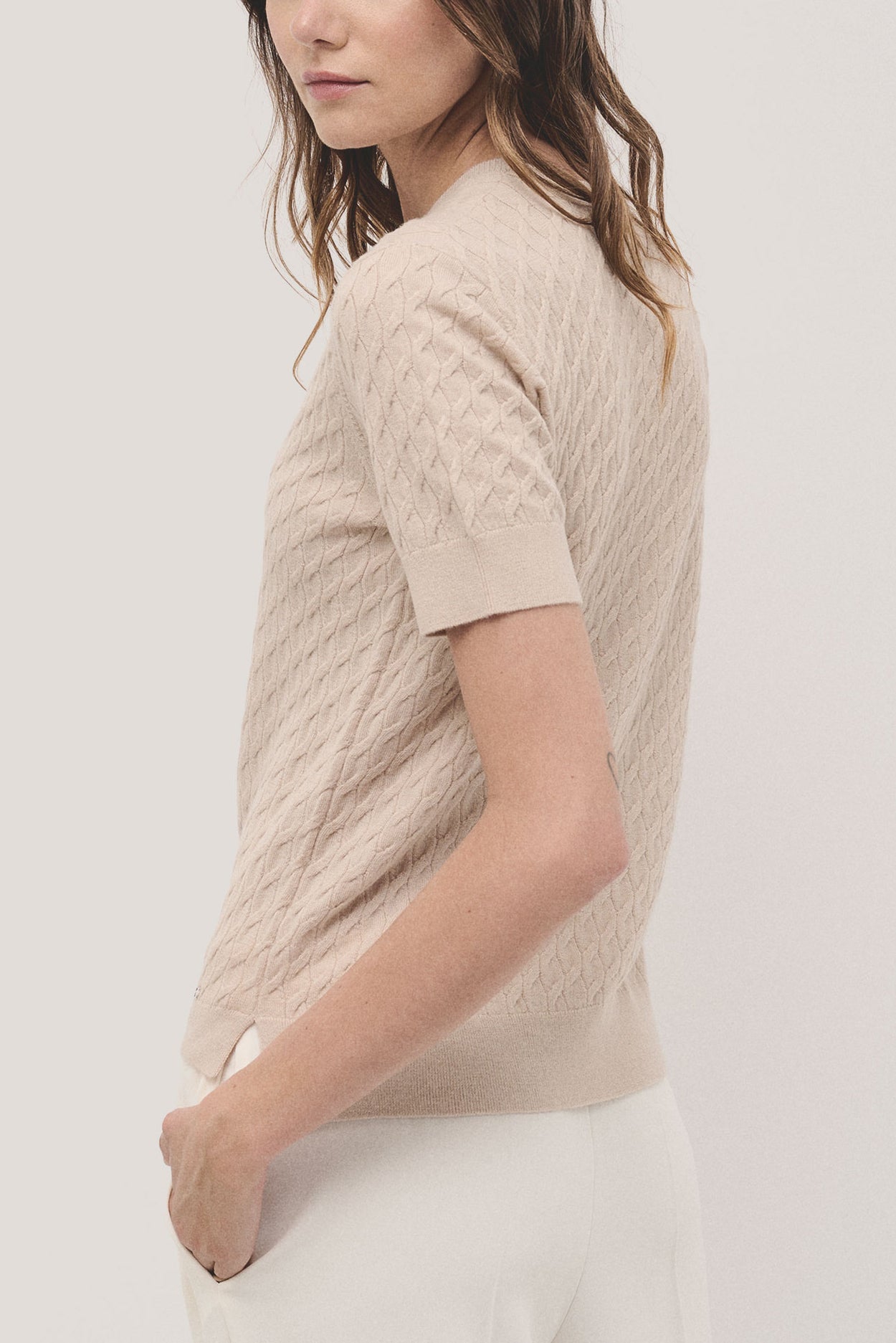 Beige short sleeve cable-stitched knit woollen T-shirt