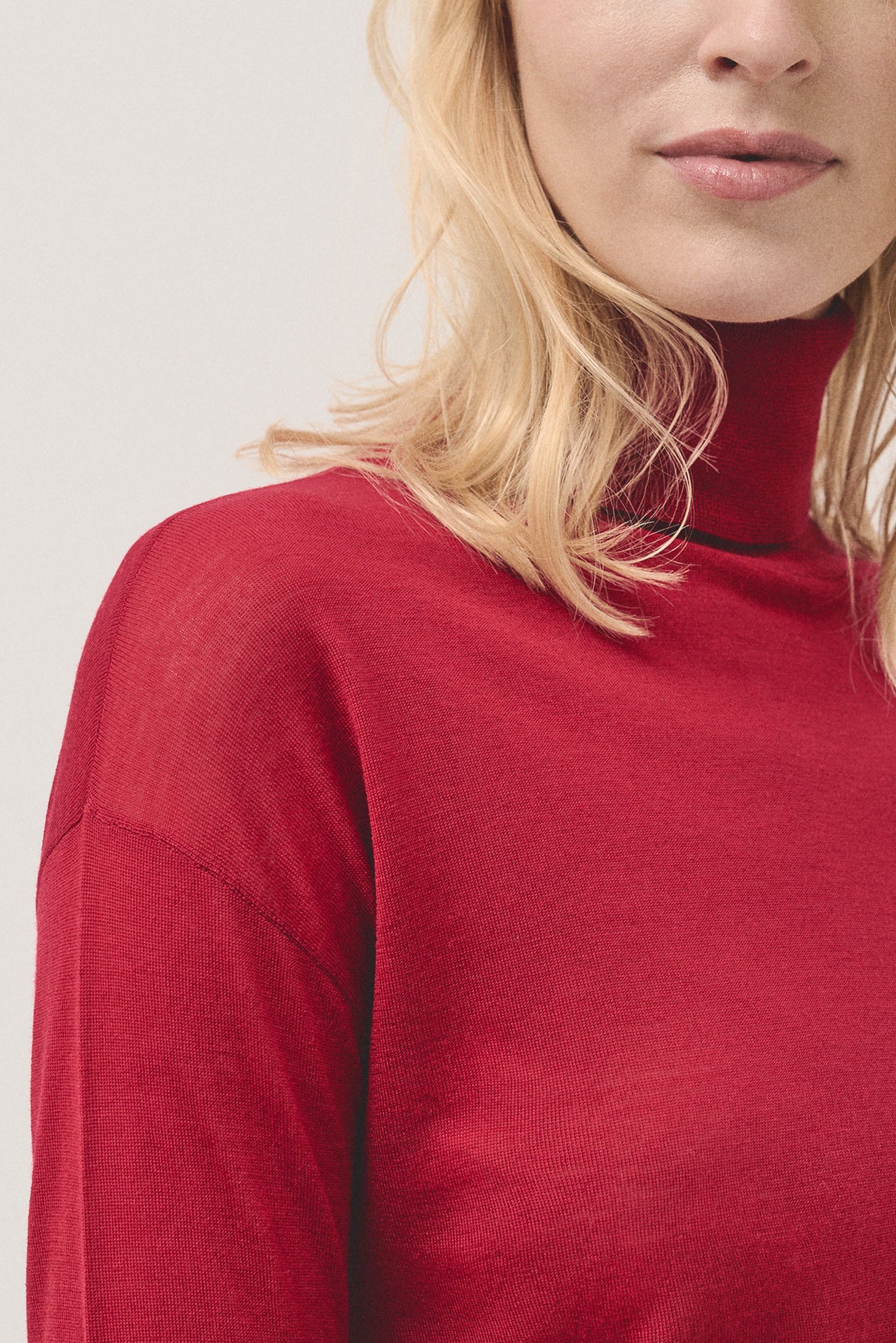 Red fine wool knitted jumper with turtleneck