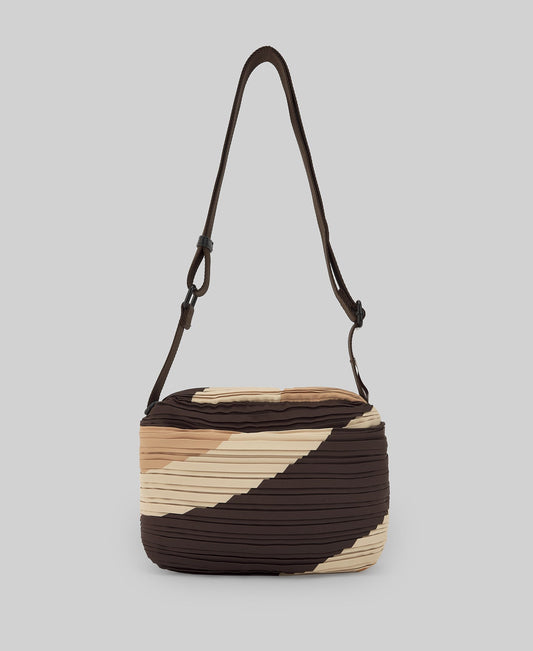 Medium crinkle crossbody woman in camel