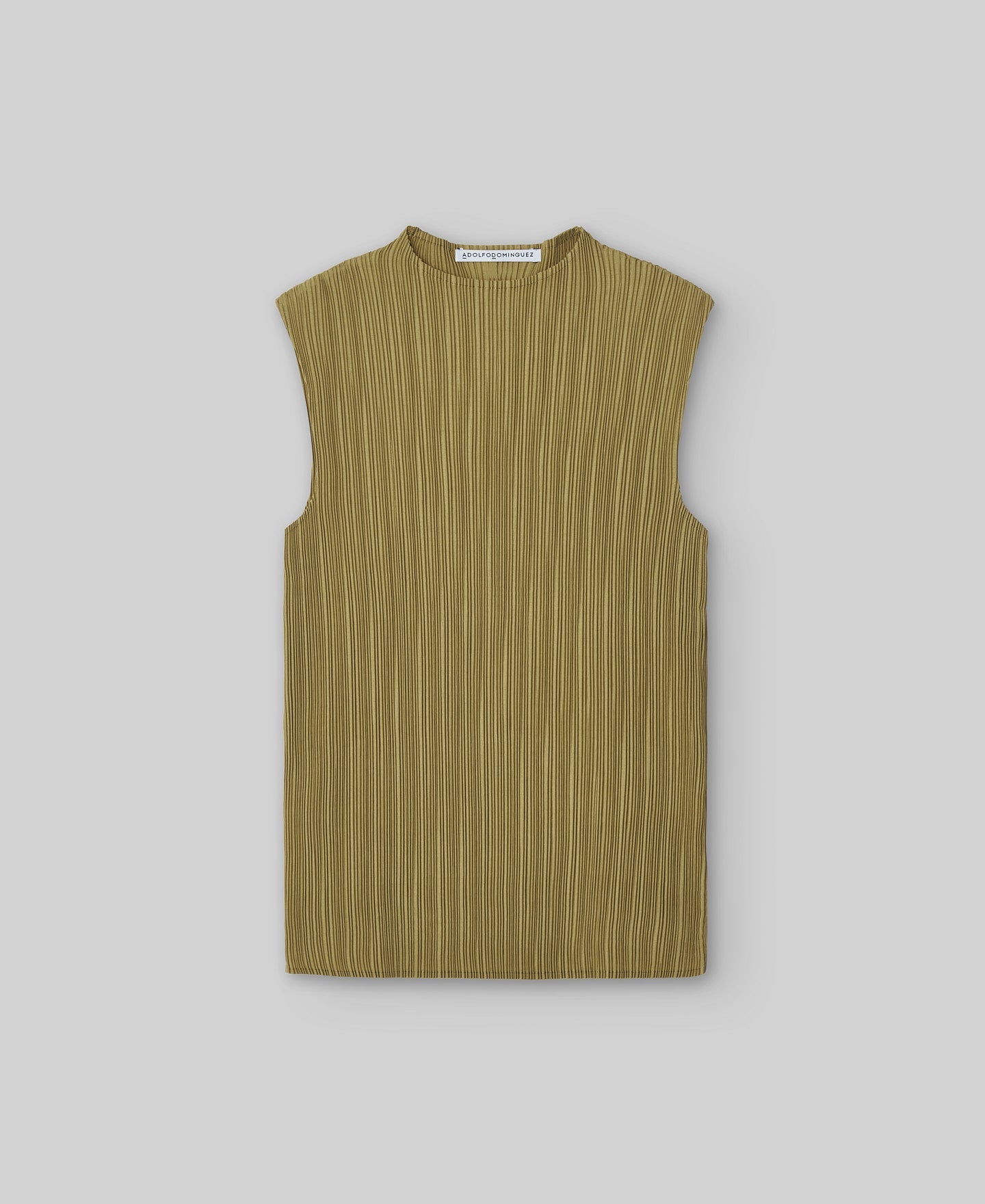 Sleeveless crinkle top woman in olive green