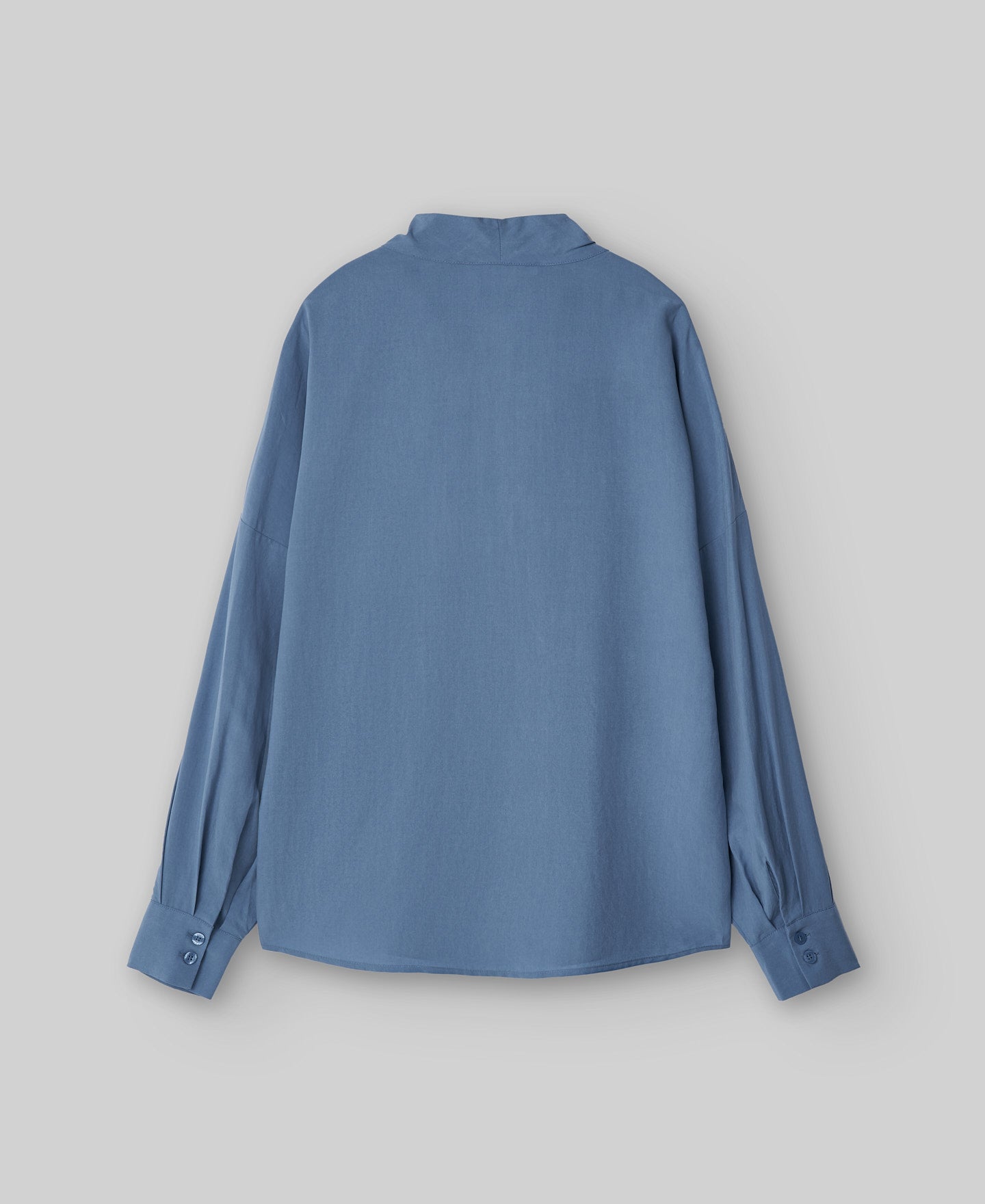 Crossed funnel neck shirt woman in blue