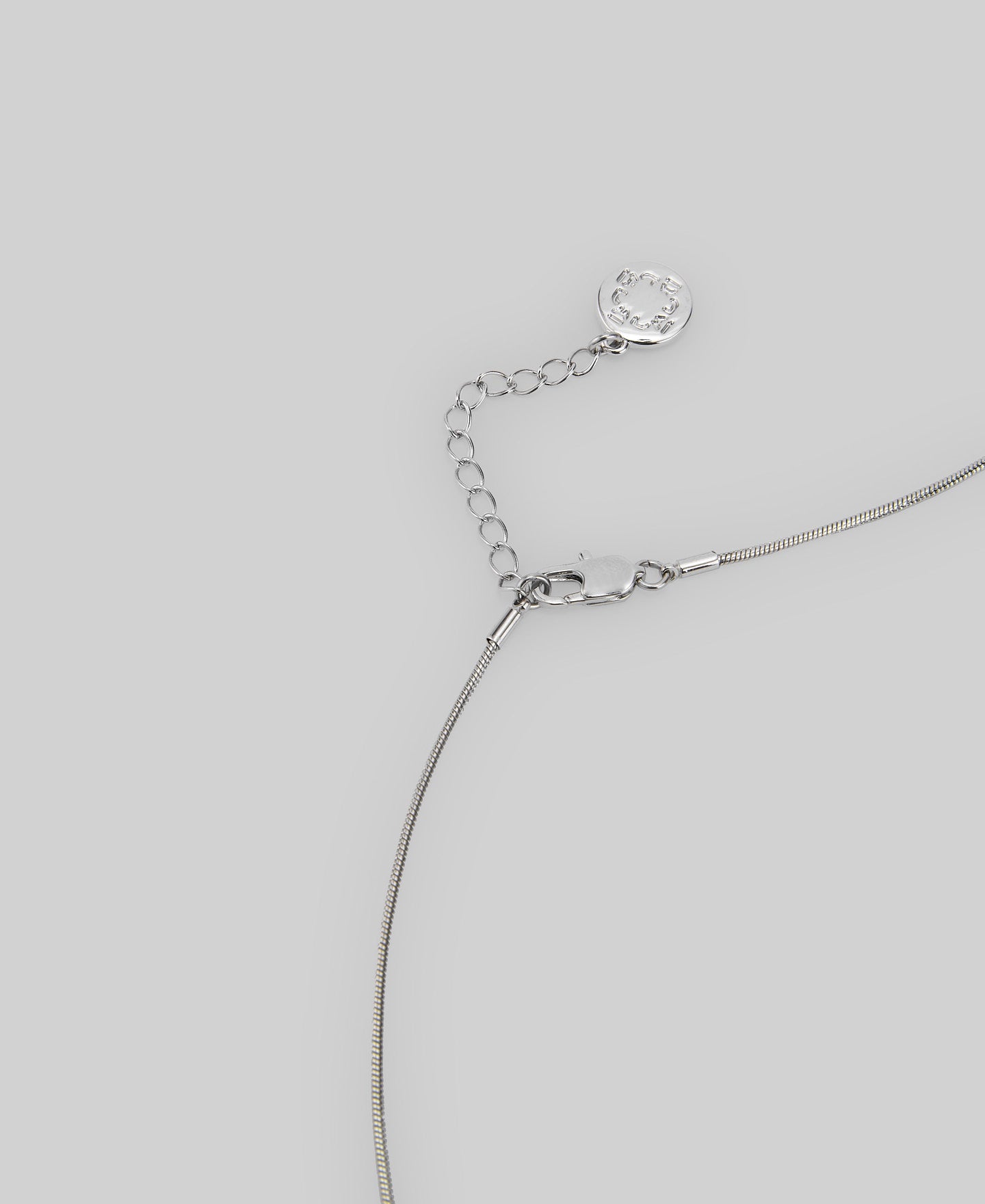 Twisted metal piece necklace woman in silver color