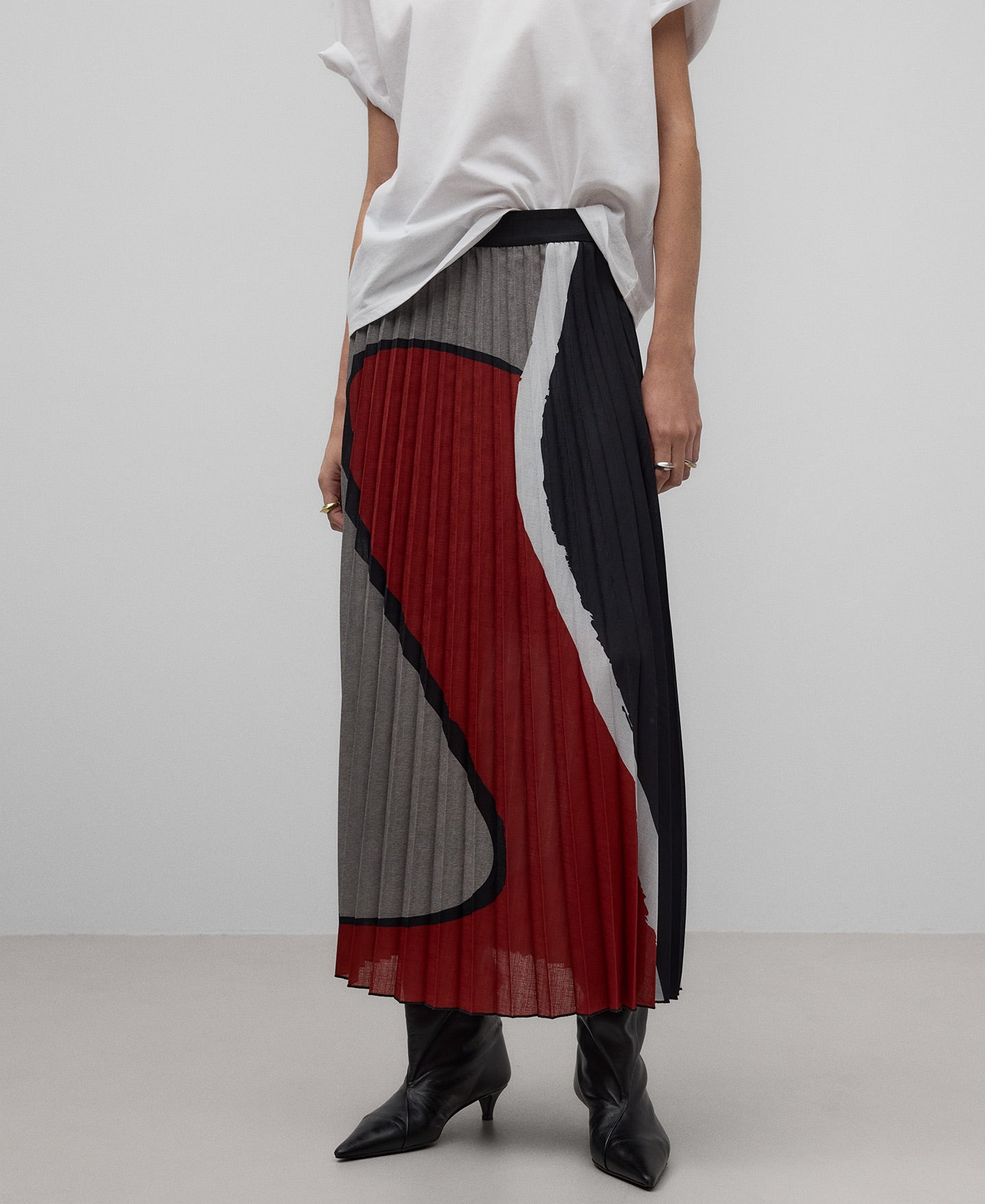 Printed pleated skirt woman in white/grey/red pri