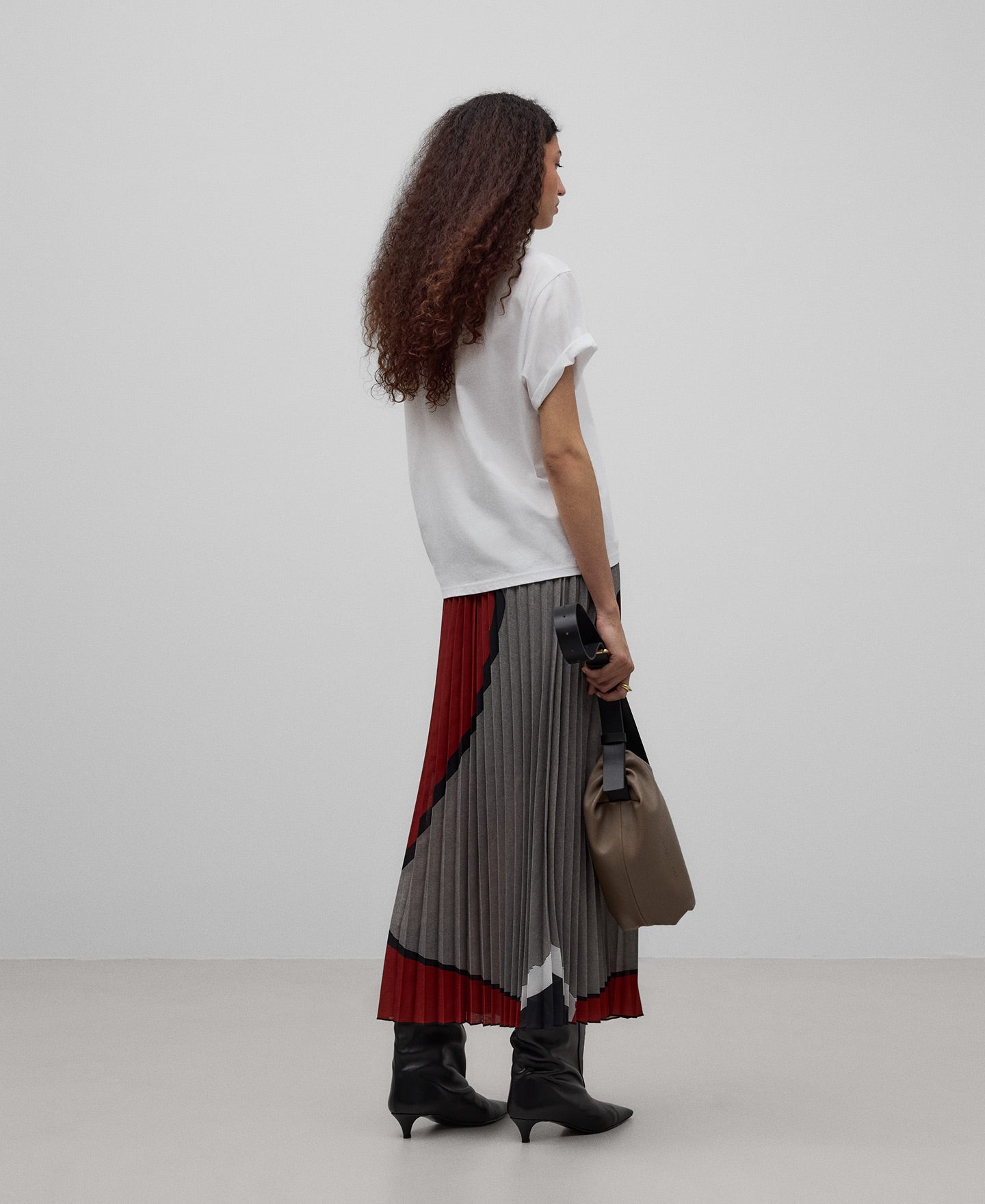 Printed pleated skirt woman in white/grey/red pri