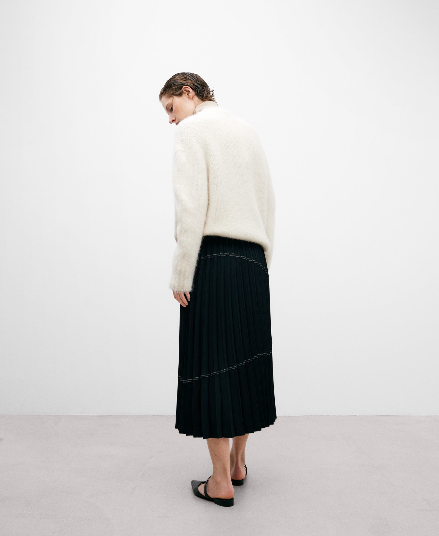 Black Pleated Skirt Woman