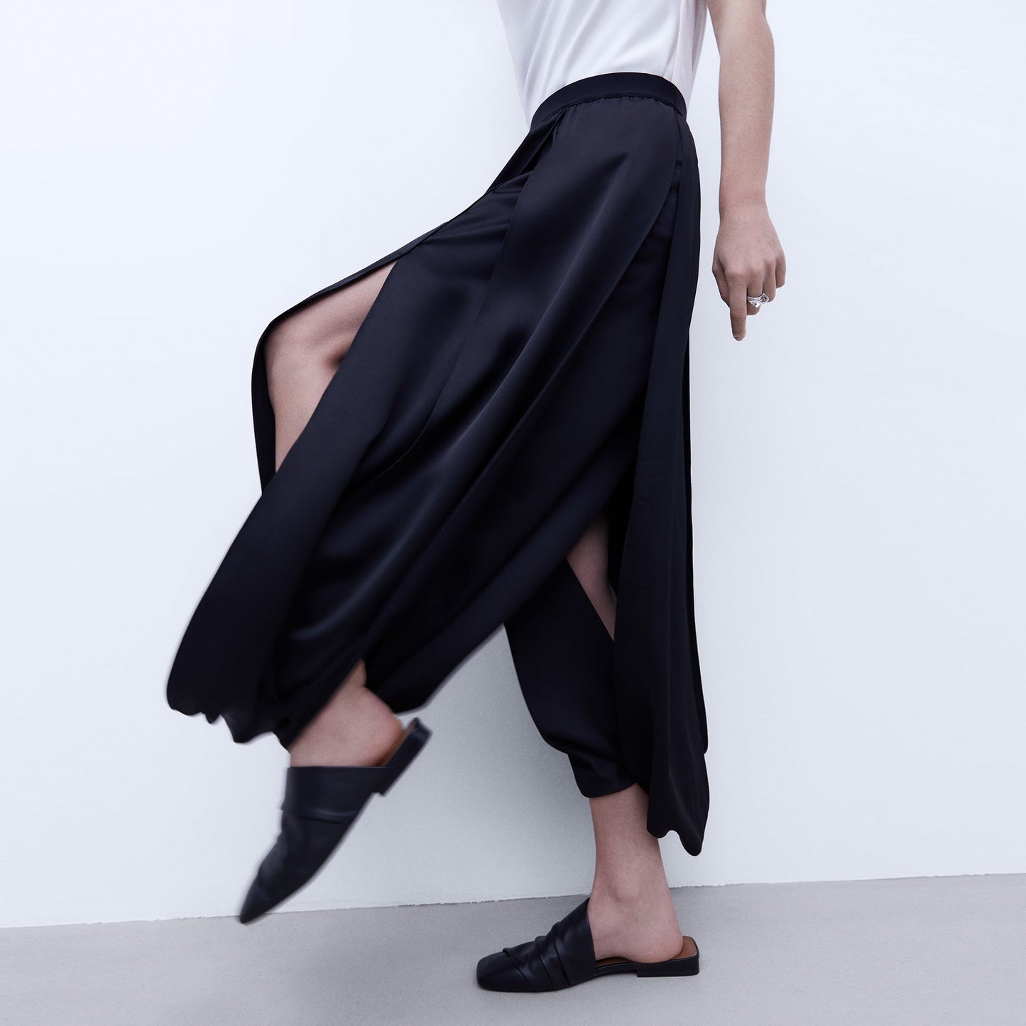 Elegant Noir Strappy Maxi Skirt