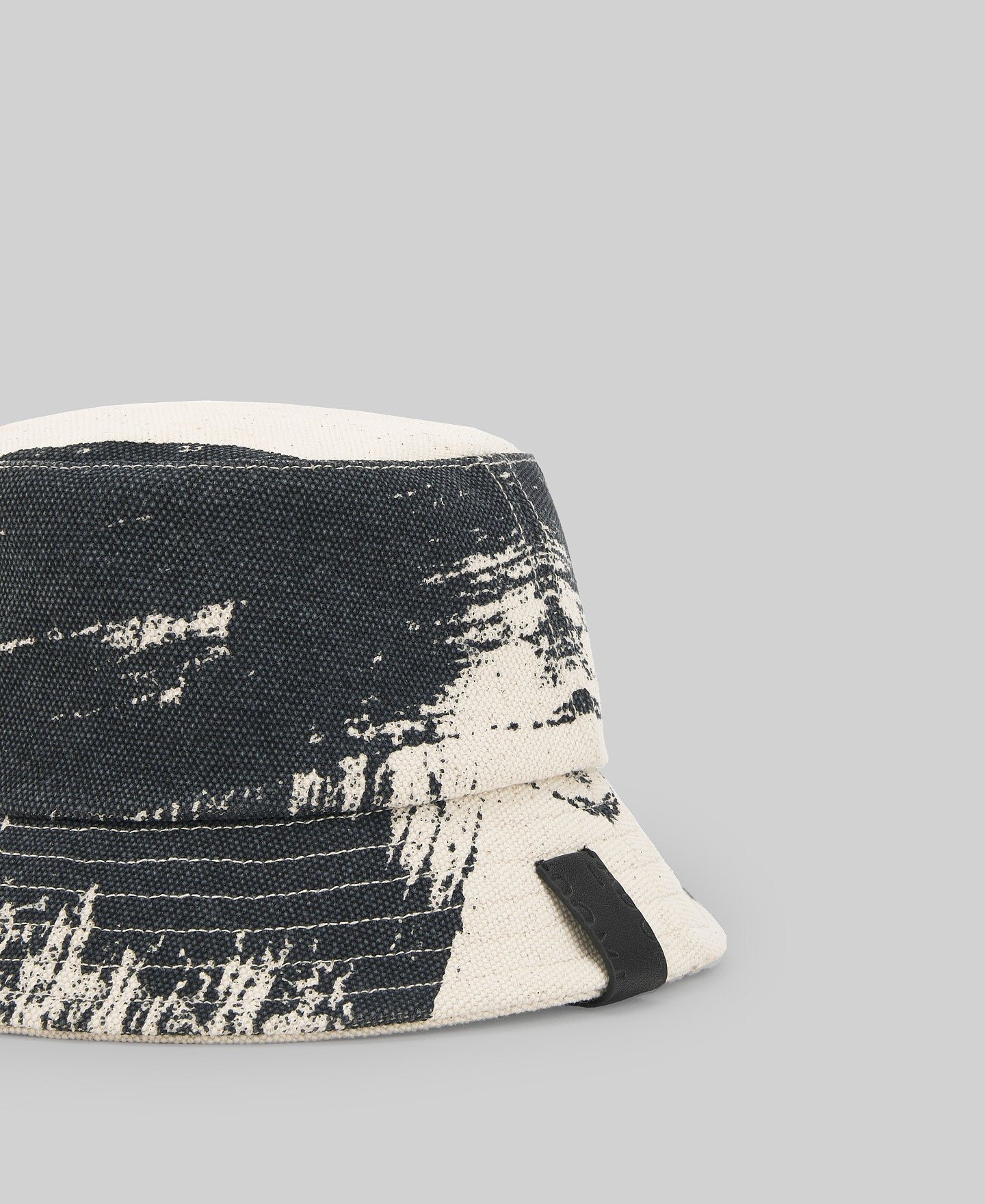 Printed canvas hat woman in off white