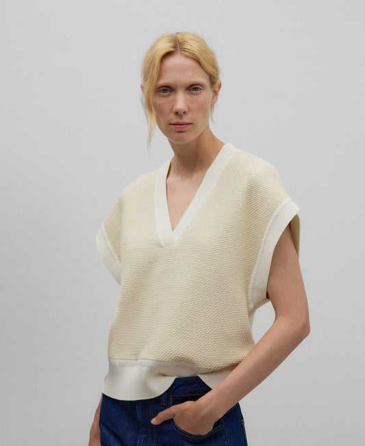 Structure knit vest woman in light cream