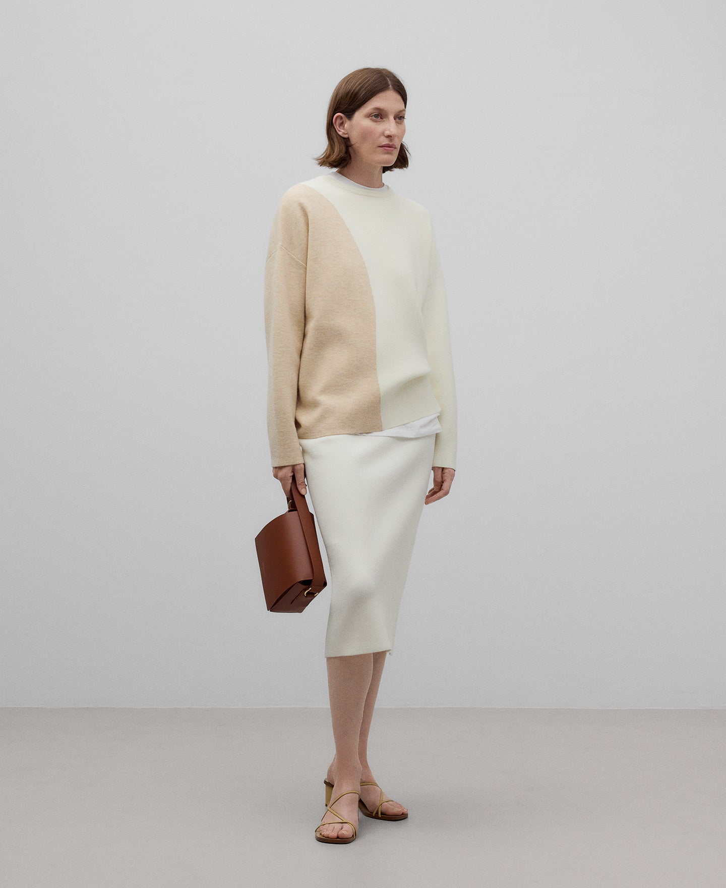 Intarsia knit sweater woman in camel/ecru