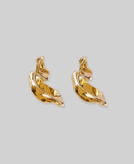 Gold earrings with two leaves woman in gold