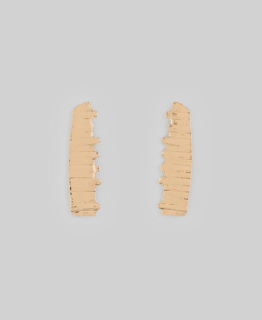 Flat textured earring woman in gold