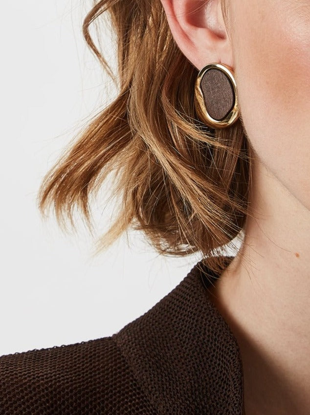 Gold Short Earrings With Wooden Shape