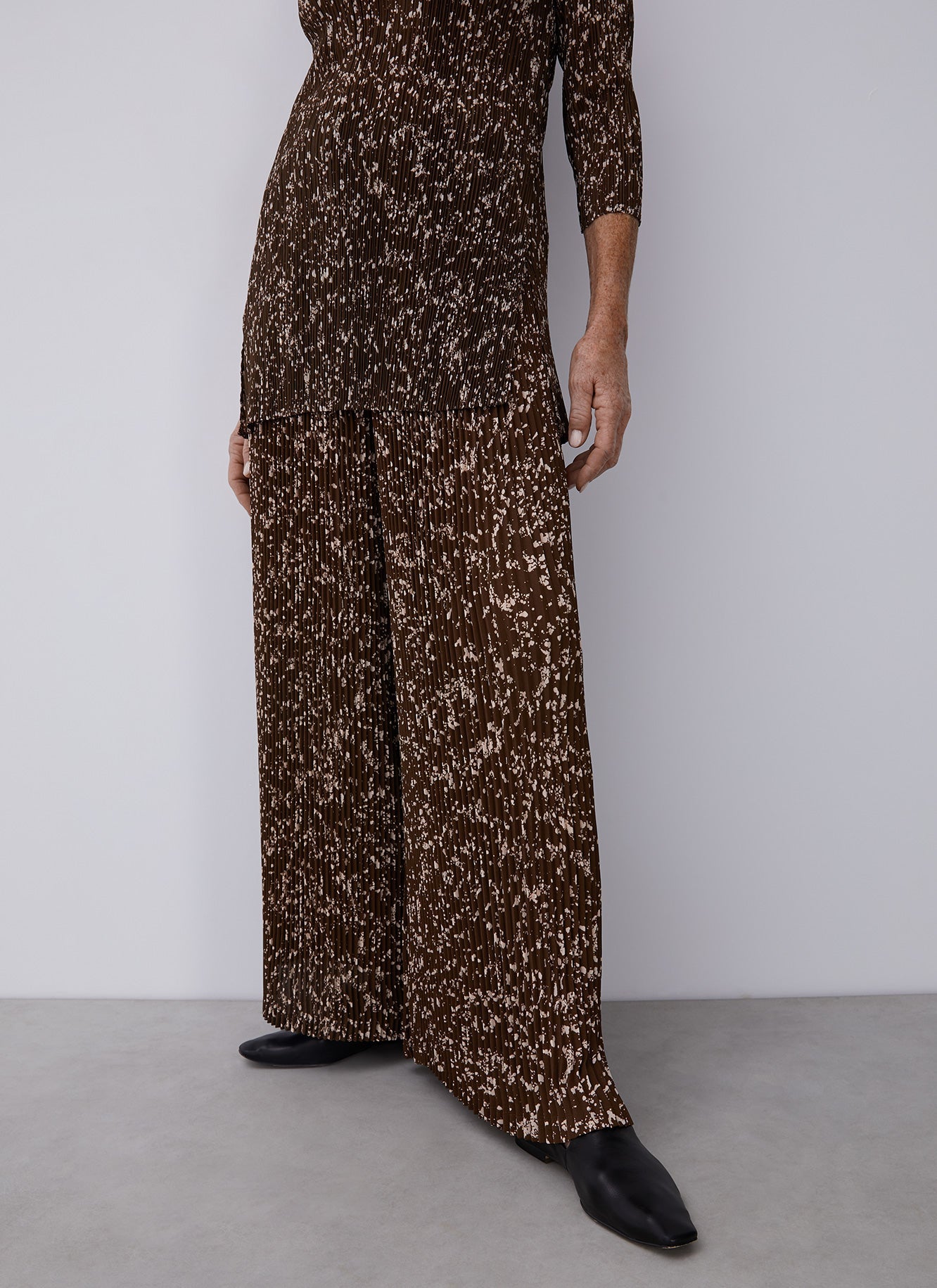 Green Print Crinkle Trousers With Signature Print