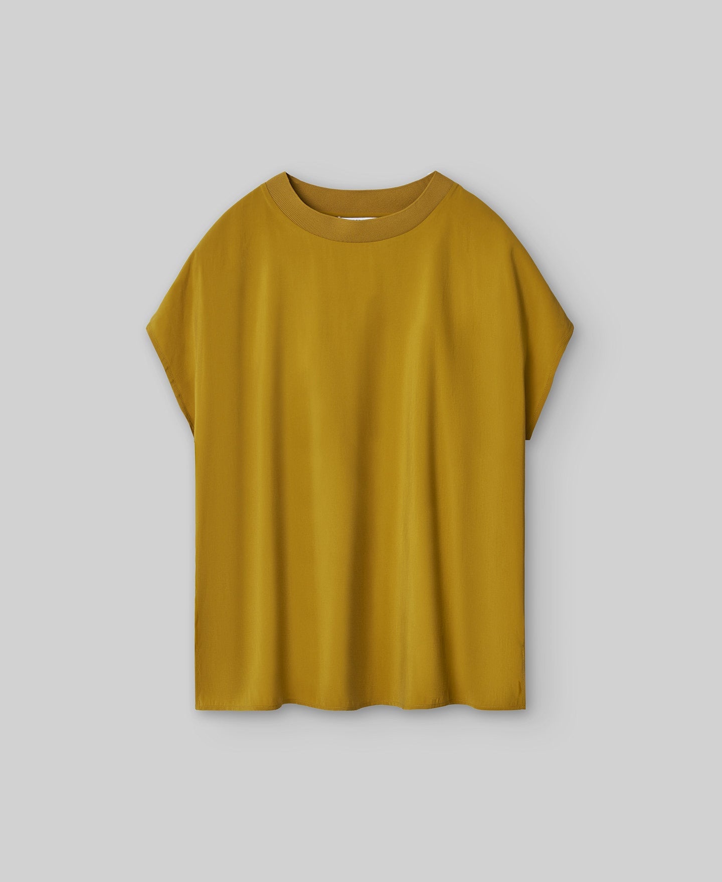 Yellow short sleeve T-shirt woman in yellow turmeric