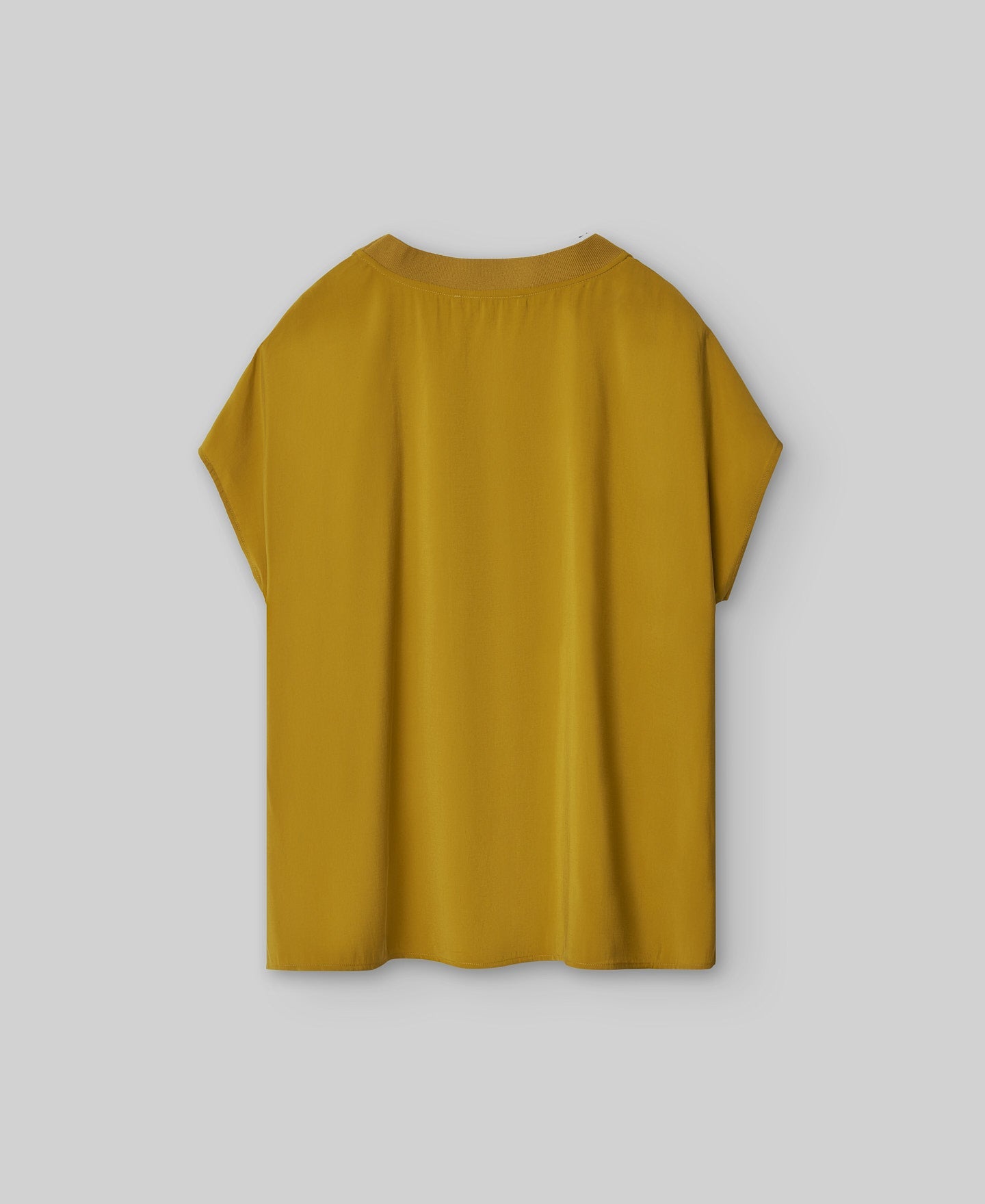 Yellow short sleeve T-shirt woman in yellow turmeric