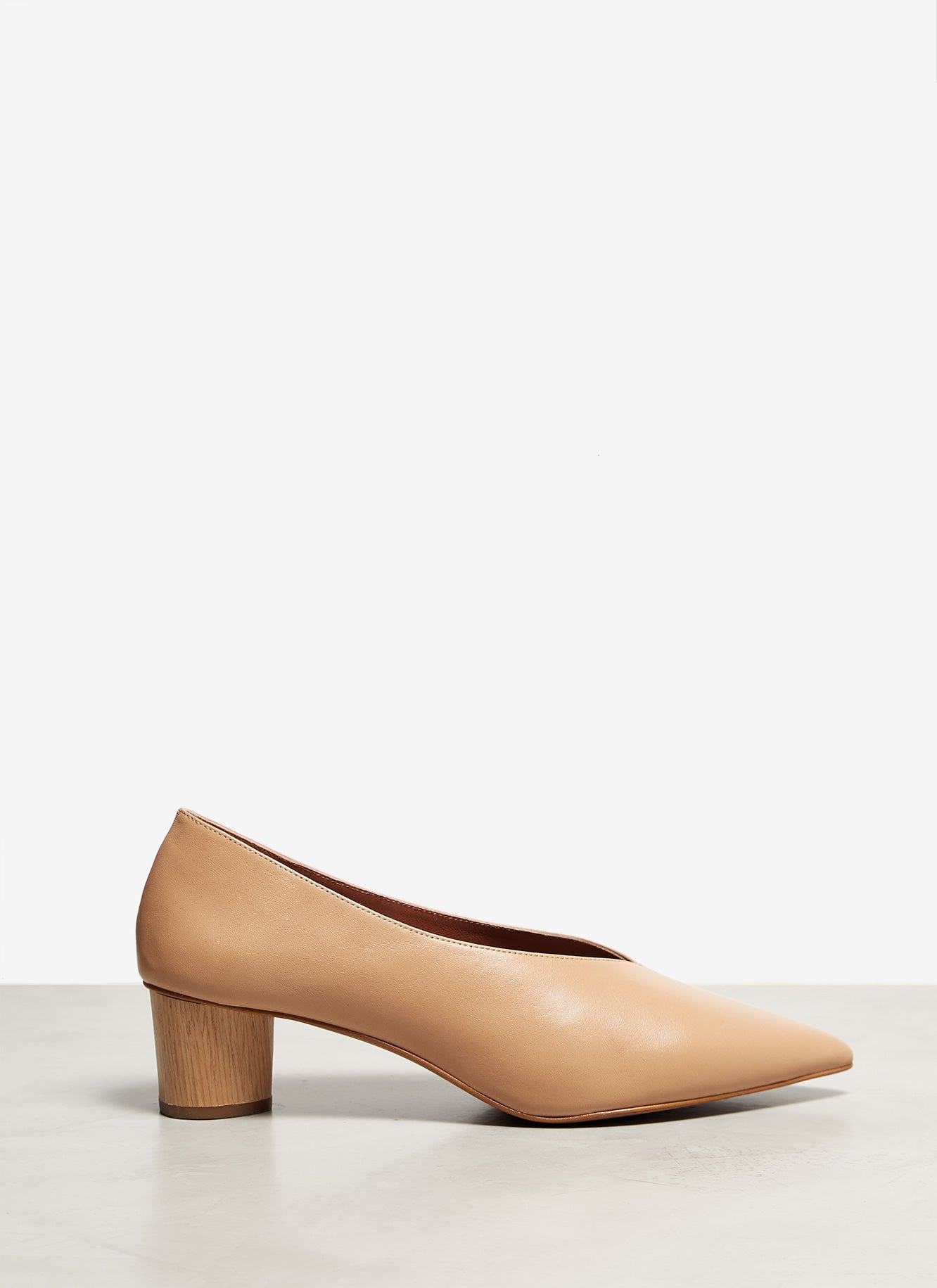 Nude Leather Heeled Shoes With V-Vamp