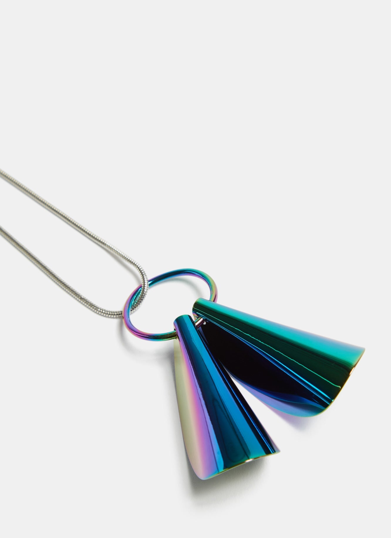 Multicolor Necklace With Iridescent Metal Pendant