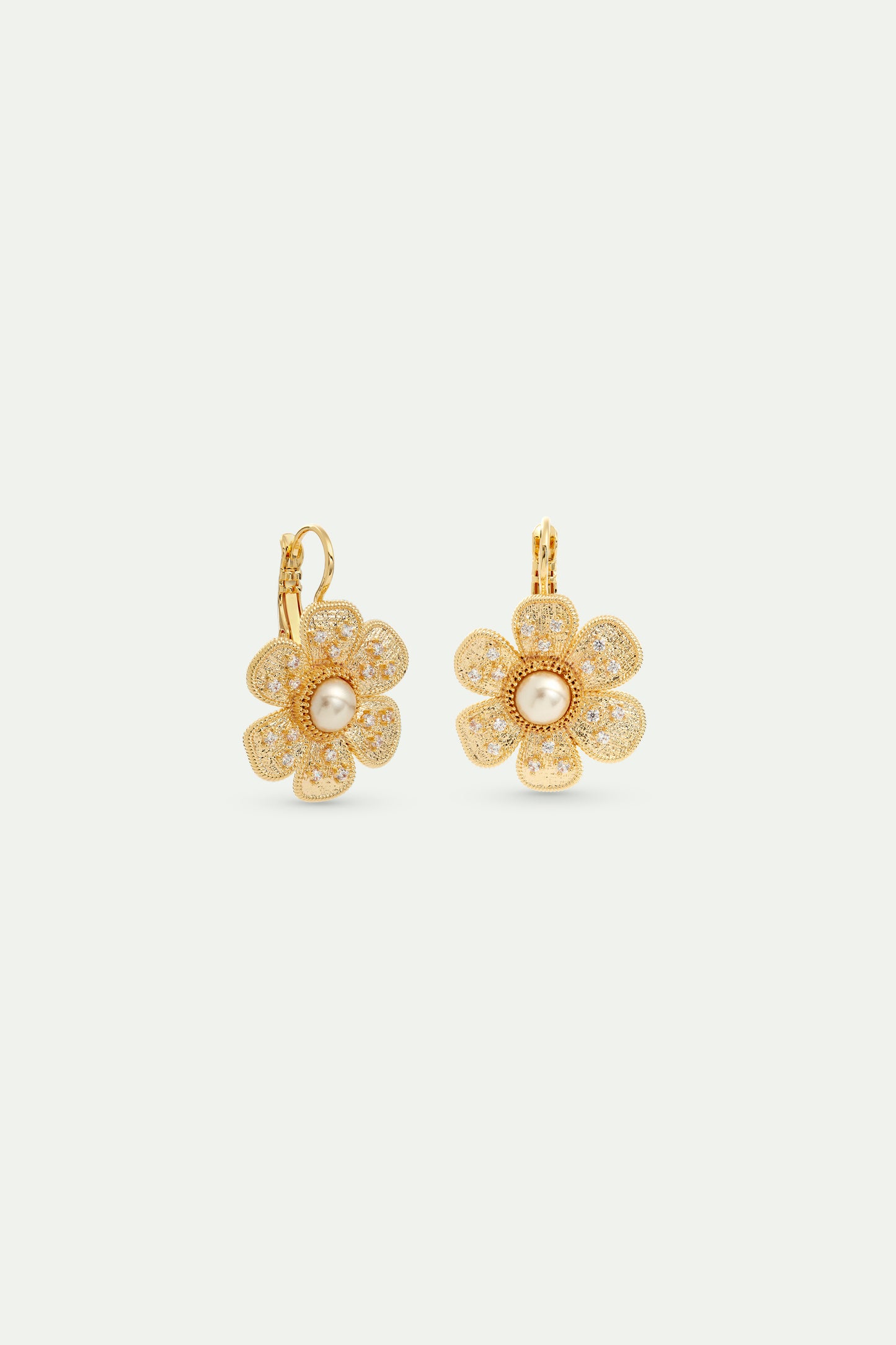 Sleeper Earrings Composed Of A Gold-Plated Brass Flower  | AVTH1011