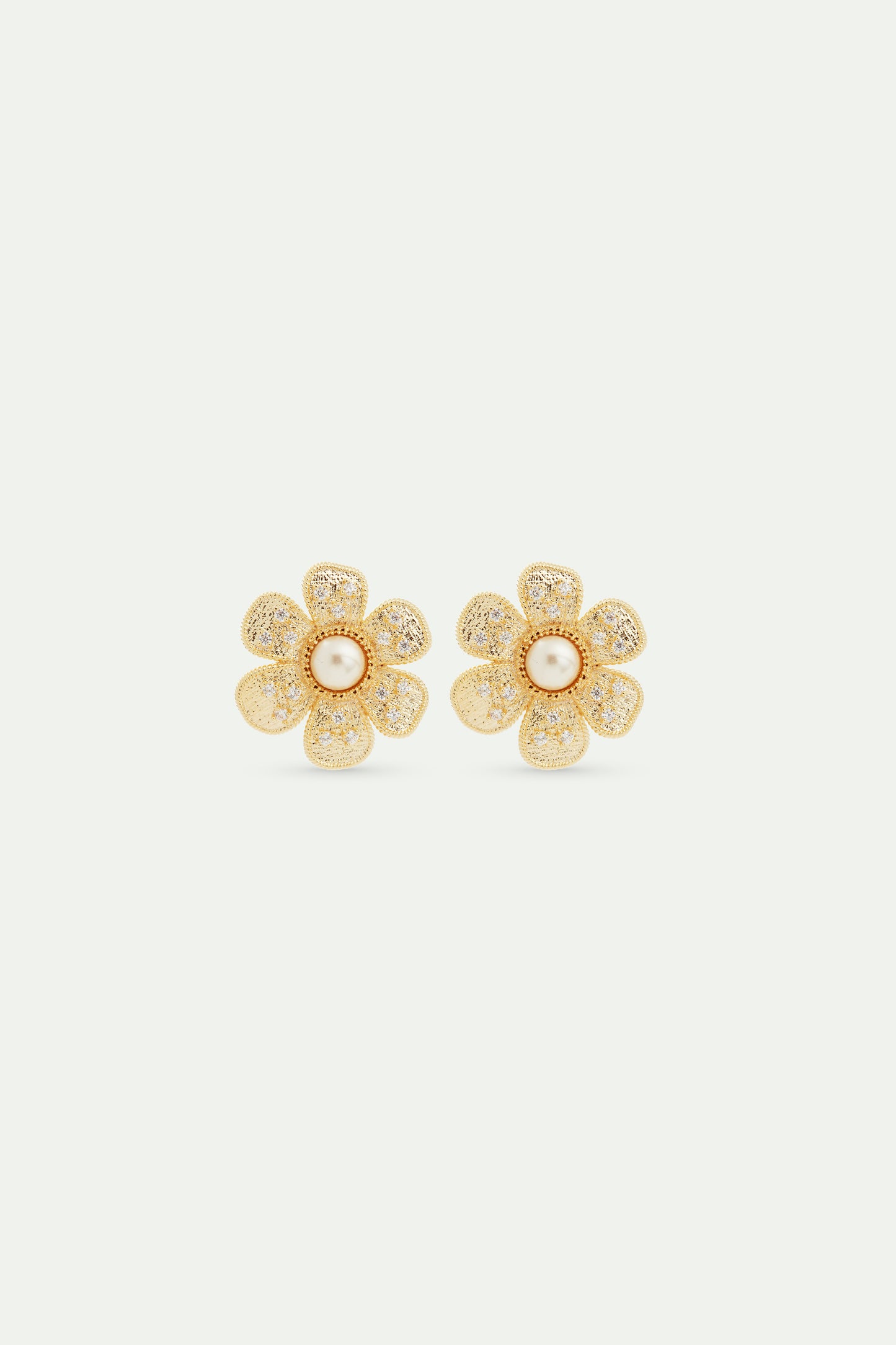 Sleeper Earrings Composed Of A Gold-Plated Brass Flower  | AVTH1011